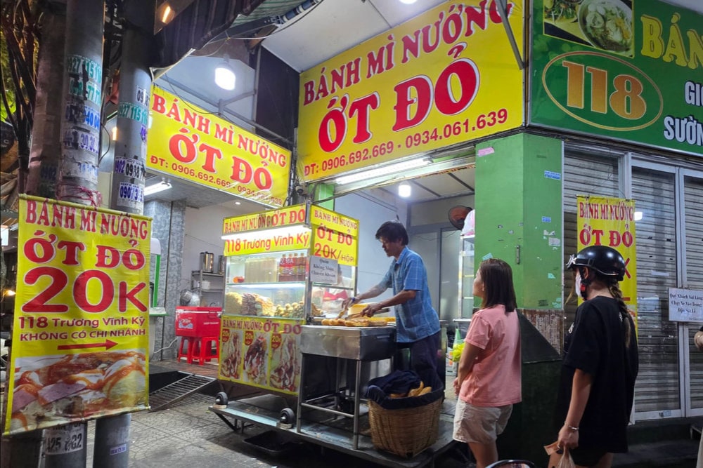 Banh Mi Nuong Ot Do has a compact selling space where customers can watch the ordering process